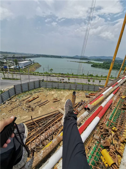 木兰县作业中发生设备损坏或人员意外，责任怎么划分？